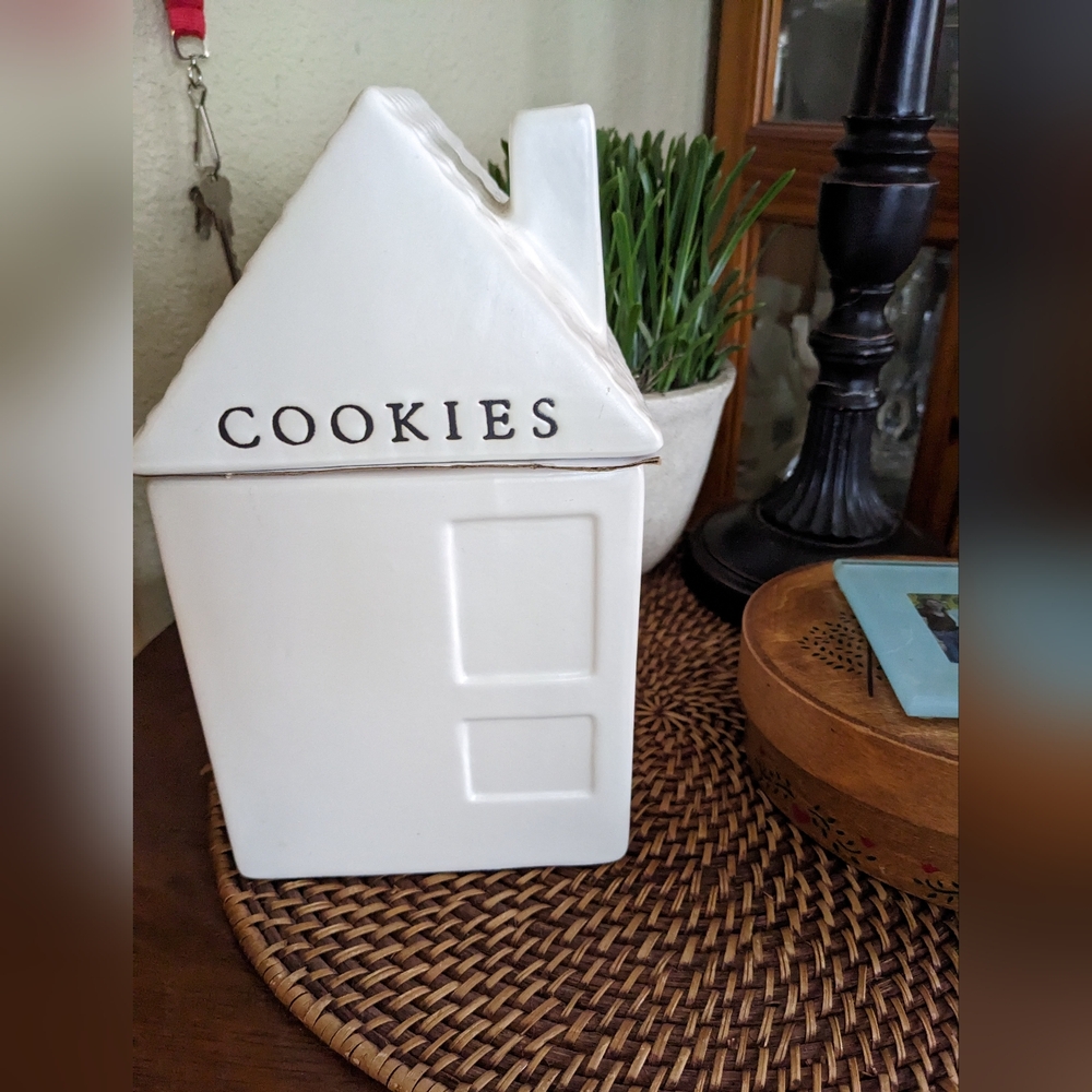 Hearth and Hand Magnolia House Ceramic Cookie Jar 9” Ivory NEW
